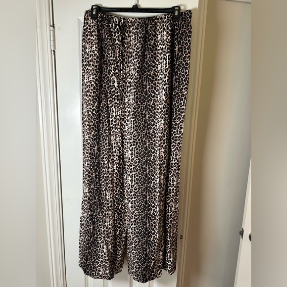 Sincerly Jules Dresses & Skirts - Leopard Print pants